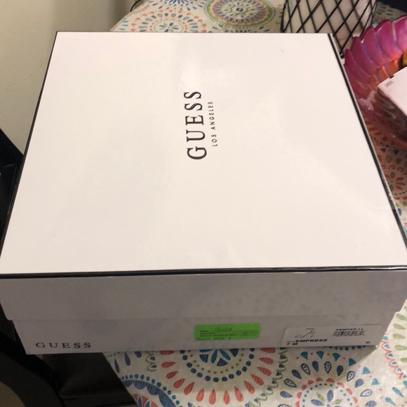 guess shoe box